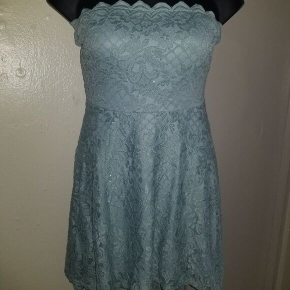 Elegant ball or wedding dress - Picture 2 of 8